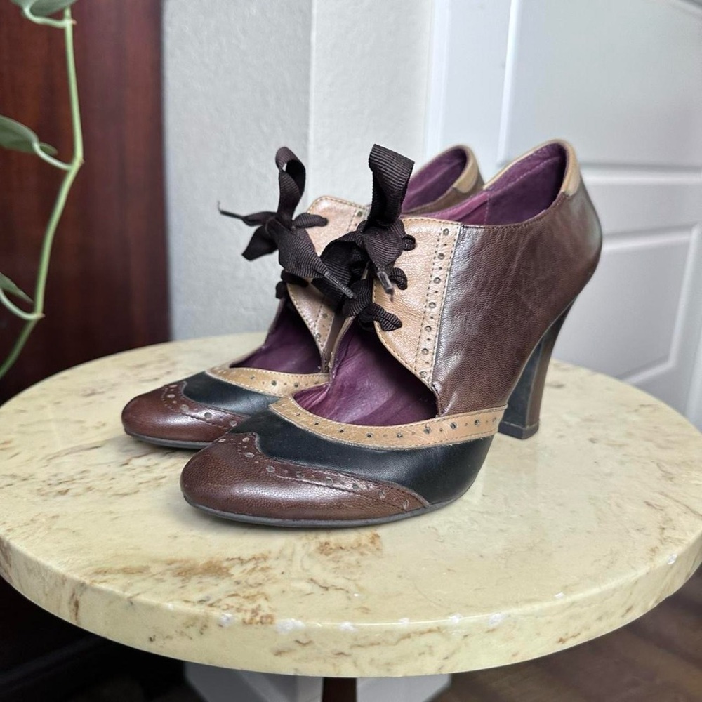 Vintage 2010s twee Mary Jane Jeffrey Campbell brown, tan, lace-up leather heels - Picture 2 of 6